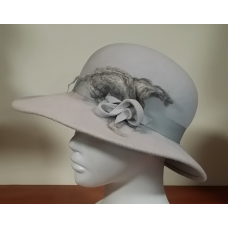 Welurowy kapelusz damski