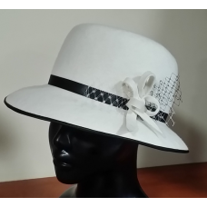 Filcowy biały kapelusz damski